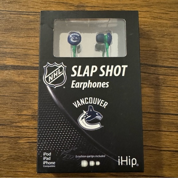 Canucks earphones - Picture 3 of 5